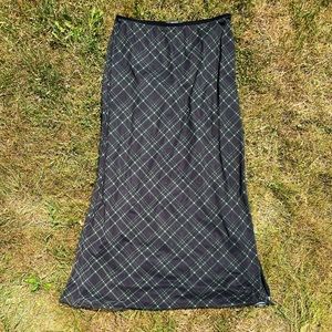 Maxi Plaid green+black skirt with slit by forever 21 size L🖤